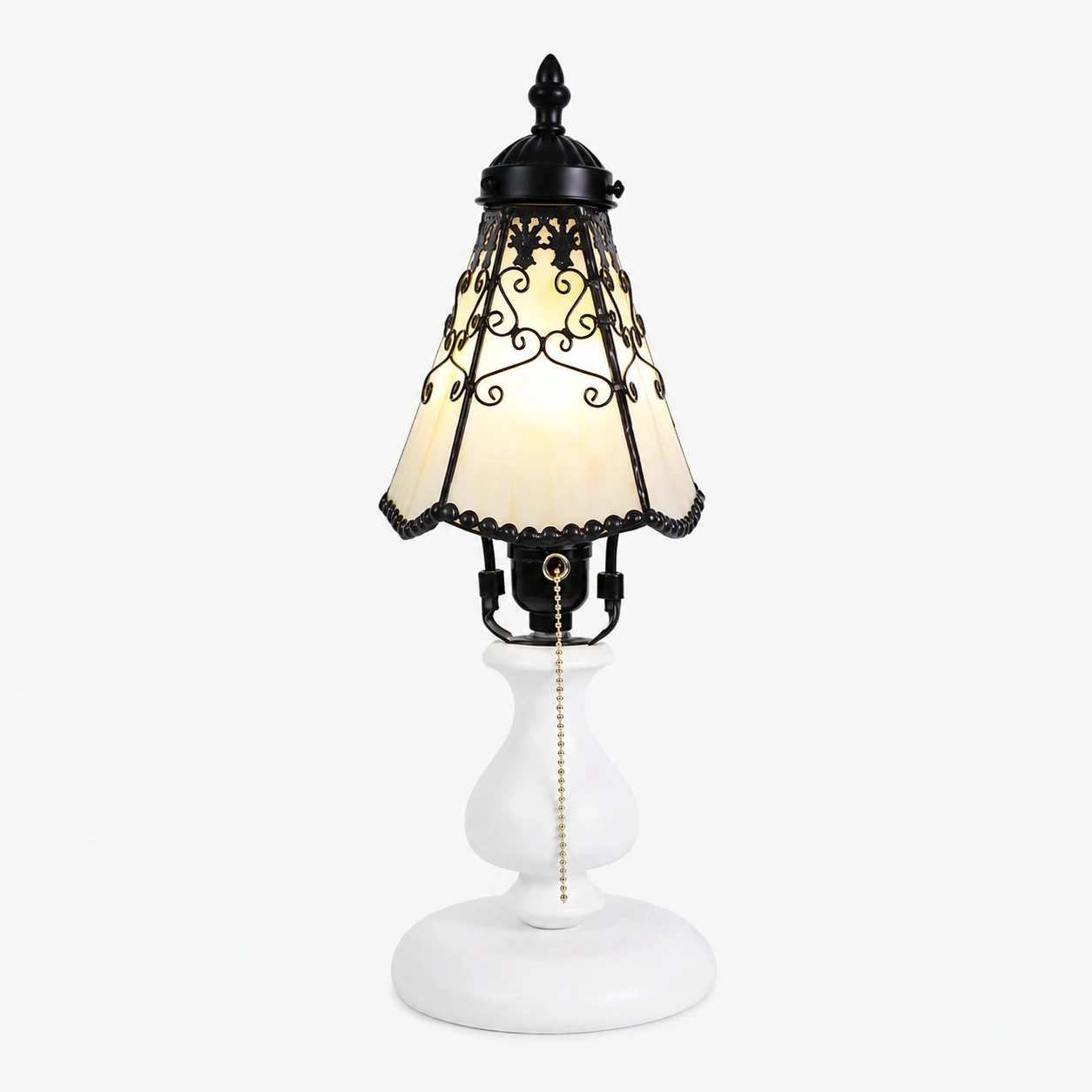 Tiffany-style stained glass table lamp